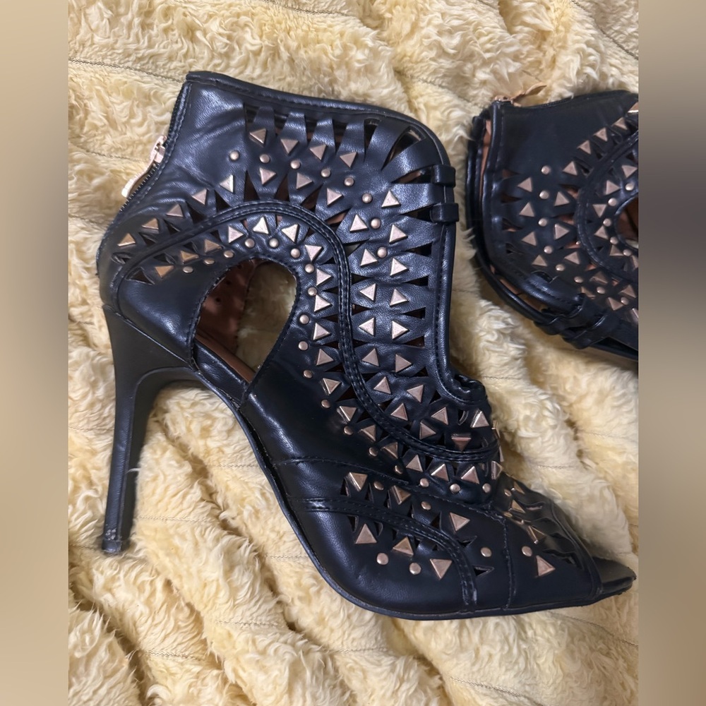 N.Y.L.A. Black Studded Cutout Heels boots peep toe ankle Vintage 80’s size 9.5